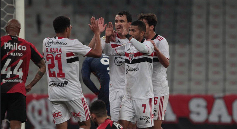 O valor total do elenco do São Paulo é de 76,35 milhões de euros (cerca de R$ 470 milhões na cotação atual).