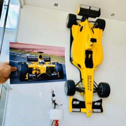O veículo foi pilotado por Giancarlo Fisichella no GP do Brasil de 2003. Na época, o italiano venceu em sua categoria, pela primeira vez.