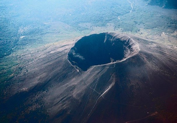 O Vesúvio é o único vulcão na Europa continental a ter entrado em erupção nos últimos cem anos, embora atualmente esteja adormecido