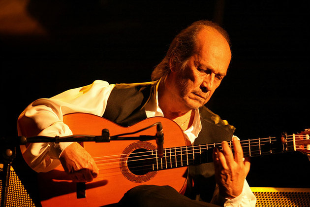 O violonista espanhol Paco de Lucía morreu há 8 anos, em 25/2/2014. Ele tinha 66 anos e deixou uma forte marca na música do país, reconhecido internacionalmente como o maior nome do Flamenco. 