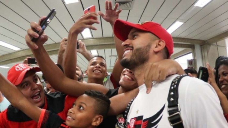 O volante Rômulo chegou ao Flamengo bastante festejado pelos torcedores, mas o desempenho em campo não agradou