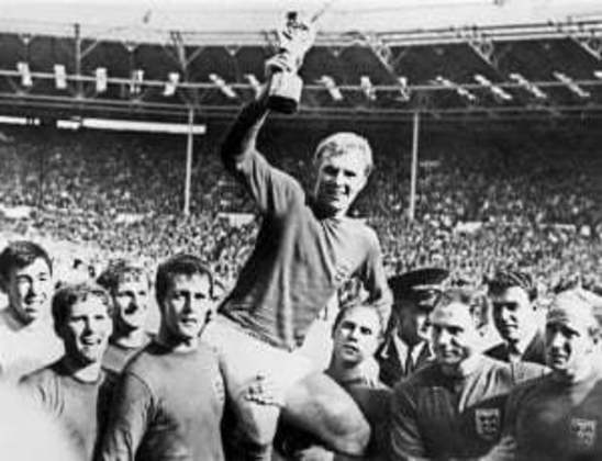 O West Ham United aposentou a camisa 6 em homenagem a Bobby Moore, zagueiro e capitão da seleção inglesa que conquistou a Copa do Mundo de 1966