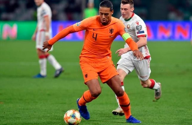 O zagueiro holandês vai usar a chuteira na Copa do Mundo do Qatar