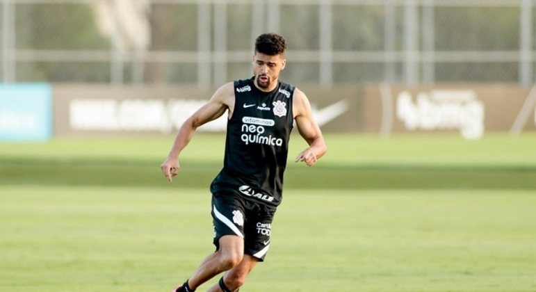 O zagueiro Léo Santos voltou aos gramados timidamente na última temporada, após ficar mais de dois anos afastado, por conta de problemas no joelho. Para ganhar rodagem, o Timão emprestou o defensor a Ponte Preta até o fim desta temporada. 