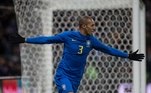 Nascido apenas 15 dias antes de Thiago Silva, o também zagueiro
Miranda, é o mais velho entre os selecionados por TiteA zaga do Brasil na Copa do Mundo tem um titular definido: Miranda
