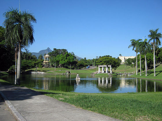 O zoo fica na Quinta da Boa Vista, um parque municipal fundado em  1803, ainda na época do Brasil Imperial. 