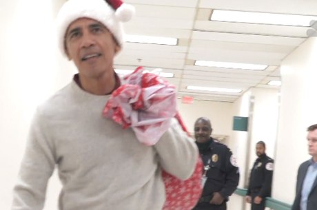 Obama se vestiu com gorro de Papai Noel
