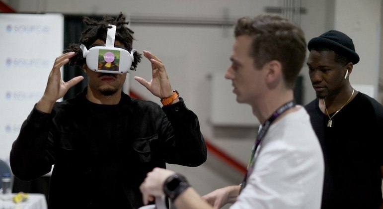 Óculos de realidade virtual são necessários para experiência imersiva do metaverso