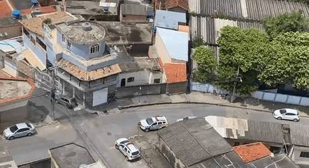 Materiais relacionados ao tráfico de drogas foram apreendidos pela PM
