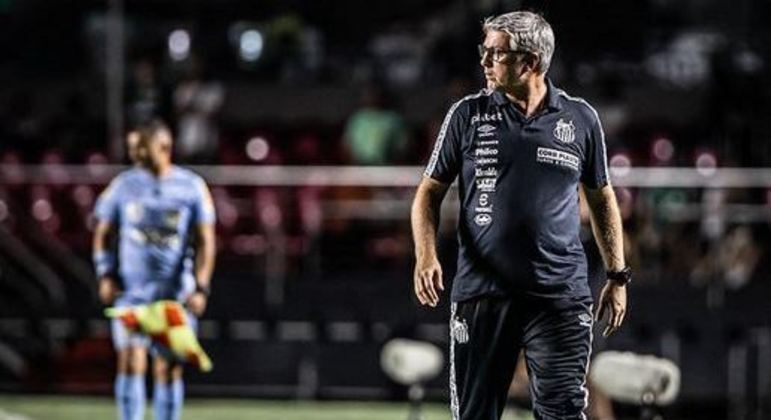 Odair Hellmann revelou dificuldades para reforçar o elenco do Santos