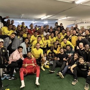 Jogadores do São Bernardo comemoram mais uma vitória