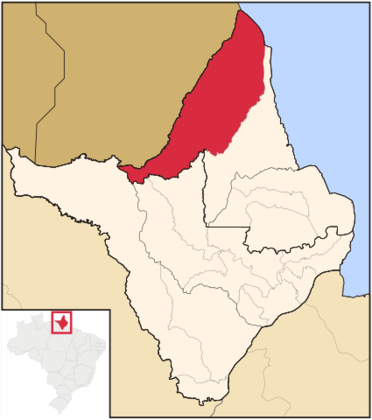 Oiapoque é a cidade mais setentrional (ao norte) do Brasil, distante 6.350 km da cidade de Chuí, no extremo sul. Faz fronteira com a Guiana Francesa. É bem grande (22,6 mil km²) em tem 29 mil habitantes. 