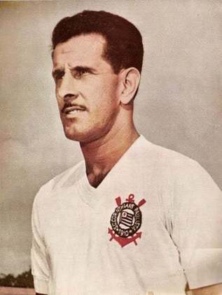 Olavo defendeu o Corinthians de 1952 a 1961. O jogador conquistou nove títulos e marcou 18 gols pelo clube.