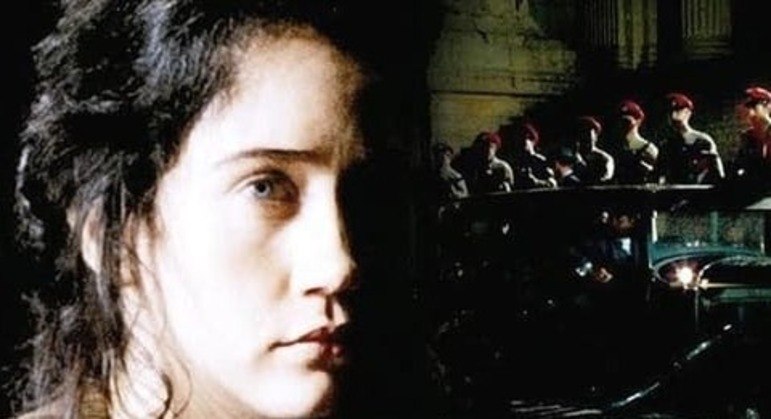 6 - Olga (2004) — 
Baseada na obra de Fernando Morais, o filme
conta a história da alemã Olga Benário, esposa de Luis Carlos Prestes e
militante comunista. A obra se passa durante o Estado Novo, liderado por
Getúlio Vargas,  e tem como pano de fundo o complicado contexto internacional (parte do filme
se passa em Moscou, outra em Revensbrück), mesclando com a situação do Brasil
em um período de ambiguidade política do Vargas e a aspirações do Partido
Comunista no Brasil. Seguindo a narrativa da personagem título, a obra ajuda a
compreender vários temas importantes: Getúlio, Segunda Guerra e Holocausto.
Também é importante para compreender as oscilações do Estado Novo e seu aparato
policial