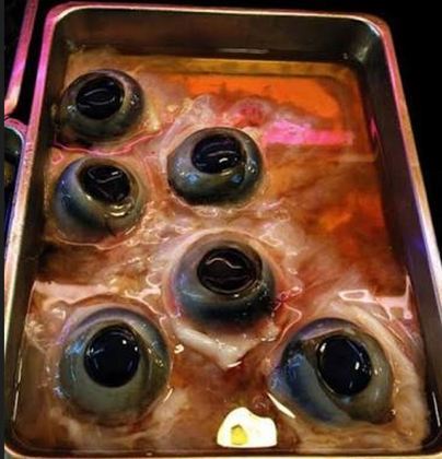 Olhos de atum - No Japão, são vendidos a preço popular nos supermercados. Para preparar, a pessoa ferve ou cozinha no vapor, temperando com alho ou molho de soja. 