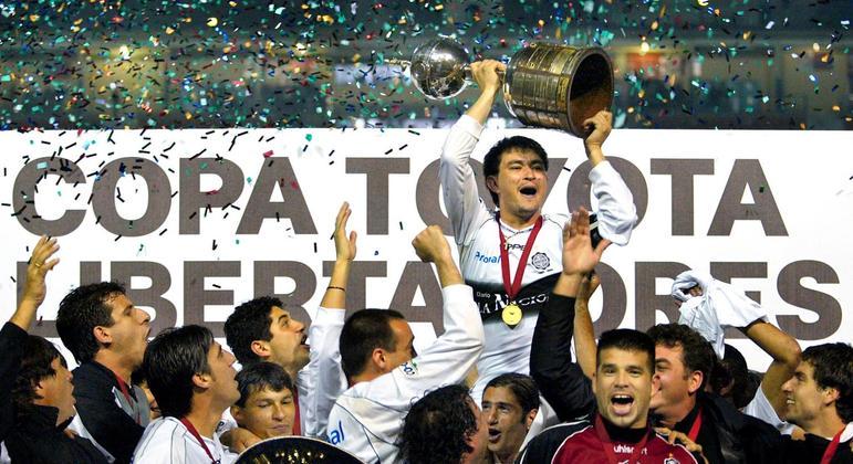 Olimpia - PAR (três títulos): 1979, 1990 e 2002 (foto)