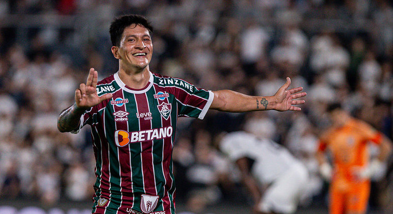 Cano aproveitou o esquema corajoso do Fluminense. O argentino marcou dois gols na consagradora vitória