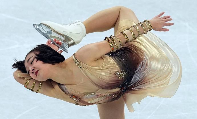 Kaori Sakamoto, do Japão, durante sua apresentação de Patinação Artística