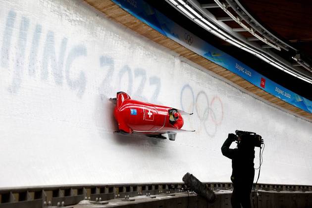 Simon Friedli e Andreas Haas da Suíça, em ação no Bobsled Simon Friedli e Andreas Haas da Suíça, em ação no Bobsled
