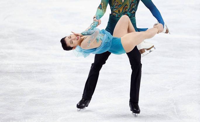 Wang Shiyue e Liu Xinyu da China, em ação, durante prova de Patinação Artística em duplas Wang Shiyue e Liu Xinyu da China, em ação, durante prova de Patinação Artística em duplas