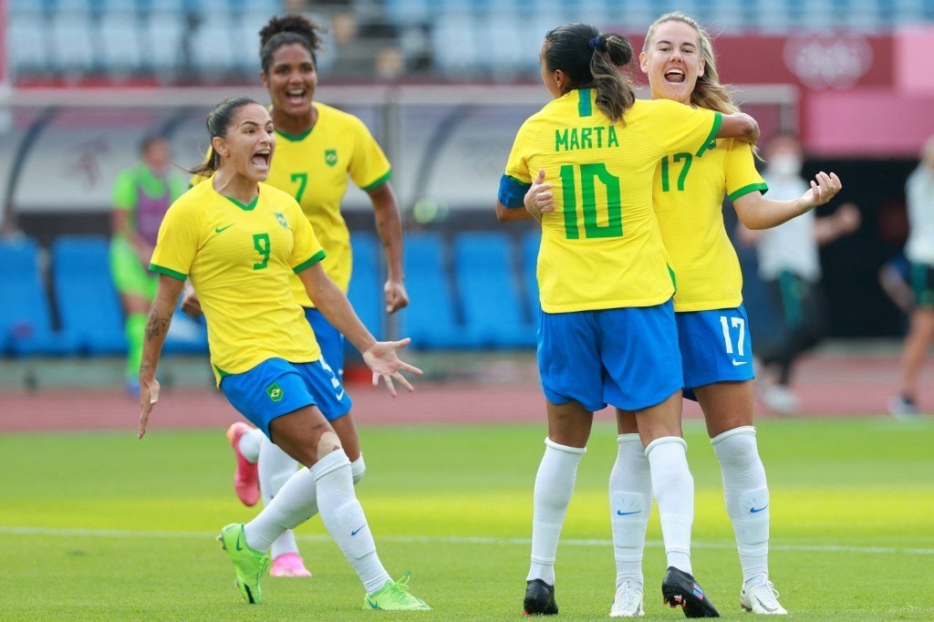 Brasil goleia a China na estreia do futebol feminino. Veja fotos - Fotos -  R7 Olimpíadas