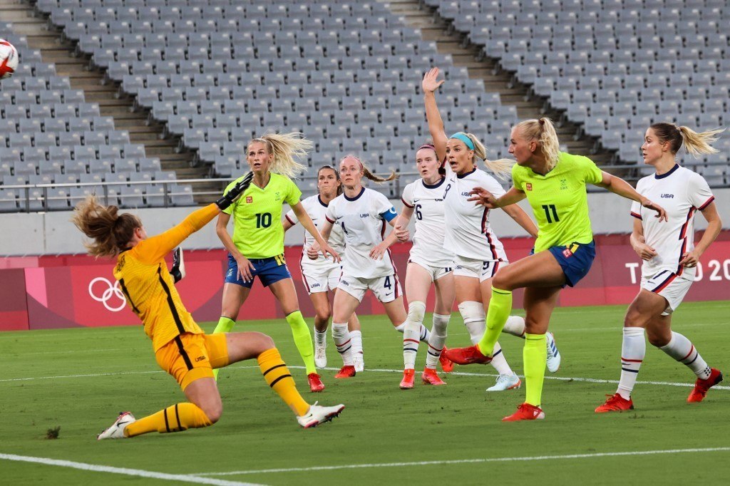 EUA perdem na estreia do futebol feminino. Veja outros ...