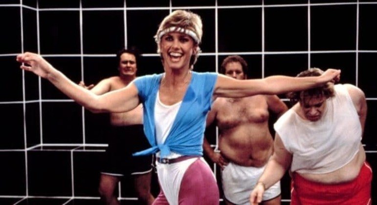Olivia Newton-John e os gordinhos no clipe de 'Physical', hit gigantesco dos anos 80
