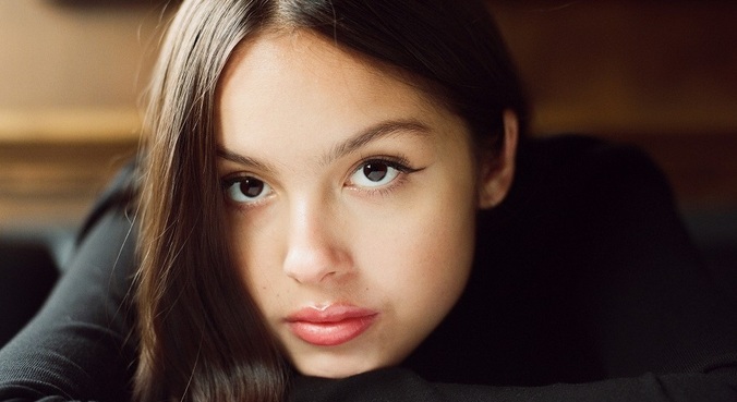 Olivia foi a artista mais jovem a estrear no topo da parada Hot 100, da Billboard