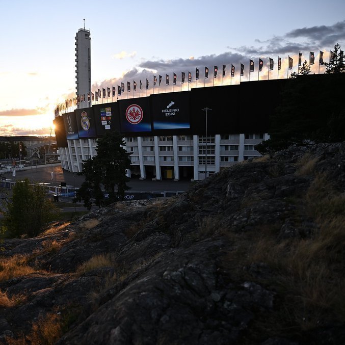 O Olympíc Stadium de Helsinque e a "Torre de Jarvinen"