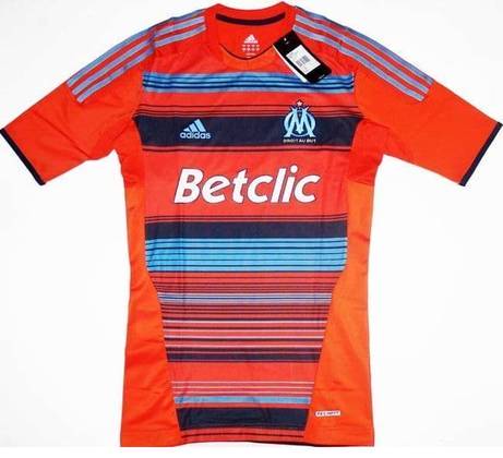 Olympique de Marselha - França - A geometria tá meio torta, um negócio assim desproporcional, tá difícil de descrever. Foi a camisa de 2011/2012. 