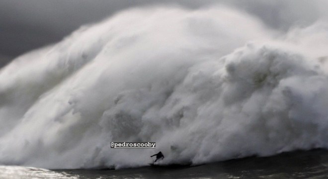 Pedro Scooby surfou onda de mais de 15 metros de altura
