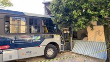 Ônibus invade casa e deixa pelo menos cinco feridos em BH