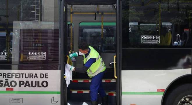 Associação afirma que falta recursos para folha de pagamento de funcionários