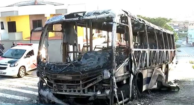 Ônibus do Atlético-PB pega fogo em viagem, mas delegação sai ilesa, atlético-pb