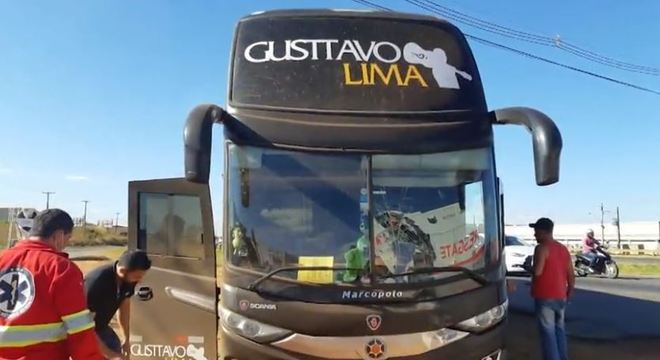 Ãnibus de Gustavo Lima se envolve em acidente grave em GoiÃ¡s