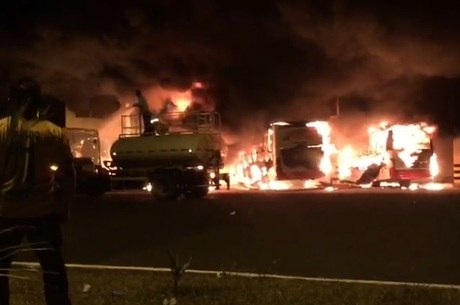 Resultado de imagem para INVESTIGAÃÃO Ataques teriam sido ordenados para protestar contra mÃ¡s condiÃ§Ãµes dentro de presÃ­dios