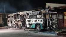 Criminosos ateiam fogo em ônibus em Ribeirão das Neves (MG)