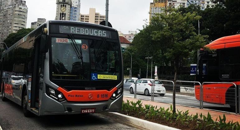 Cerca de 30 mil motoristas trabalham nos ônibus da capital
