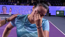Ons Jabeur vence no WTA Finals e se emociona ao falar da guerra: 'Quero paz neste mundo'