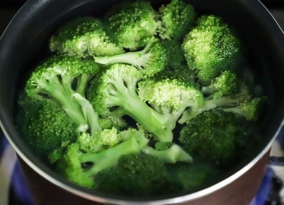 Opção de receita para usar o brócolis: Brócolis refogado