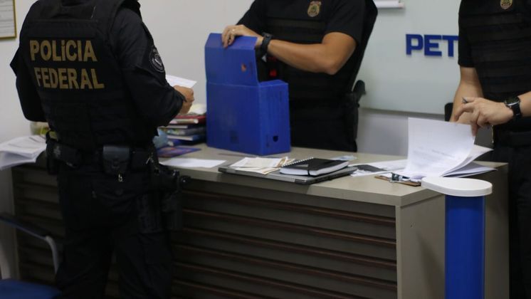 Operação da PF desmonta esquema bilionário de comércio clandestino de ouro no Brasil
