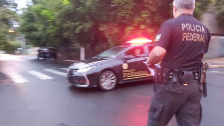 Quatro mandados de prisão (um de prisão preventiva e três temporárias) e 23 mandados de busca e apreensão que foram expedidos pela Justiça Estadual de Santa Fé do Sul (SP) estão sendo cumpridos nas cidades paulistas de Santa Fé do Sul, Santa Clara d’Oeste, Votuporanga, Bebedouro, Araçatuba, Casa Branca, Americana, Santana de Parnaíba e São Paulo 
