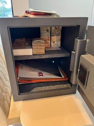 Cofre que guardava valores encontradas em local onde ocorreu a operação