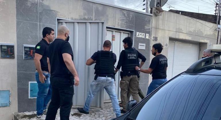 Polícia cumpre mandados de prisão contra grupo que aplicava golpes em idosos
