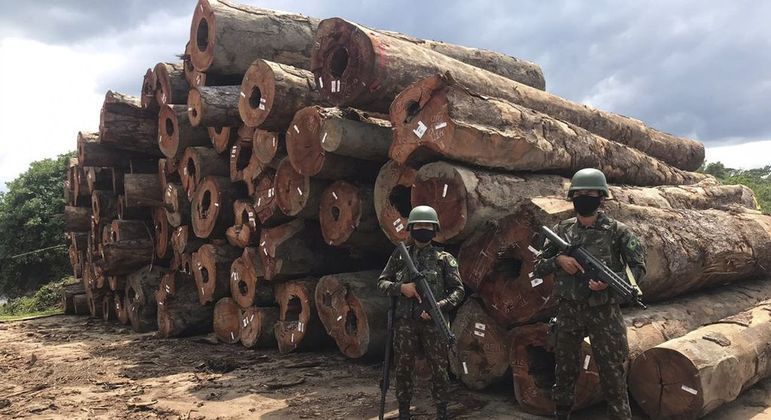 Mourão afirma que 3 mil militares vão combater desmatamento - Vimarsana News