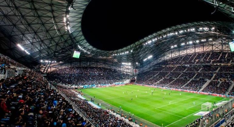 Orange Vélodrome (Olympique de Marselha) - A Orange, empresa francesa de telecomunicações, adquiriu os naming rights do Vélodrome em 2016 por 3 milhões de euros (R$ 18,6 milhões) a cada temporada, segundo o site 'MktEsportivo'