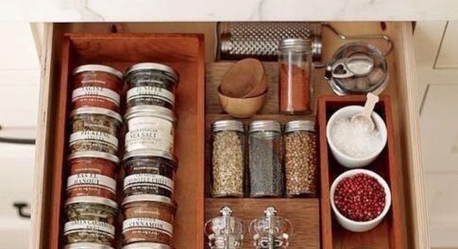 organizadores de cozinha - gaveta com separadores para temperos 