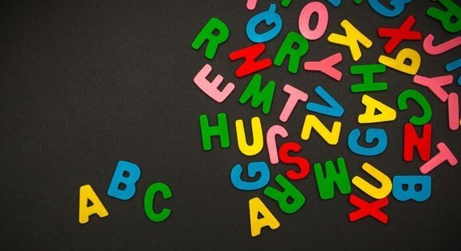 Origem do alfabeto: dos hieróglifos ao sistema de escrita moderno