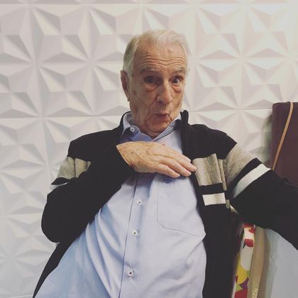 Com o auxílio de um dos netos, Drummond decidiu entrar para as redes sociais aos 99 anos. À época, o comediante caiu rapidamente nas graças dos internautas com publicações mostrando o seu dia a dia