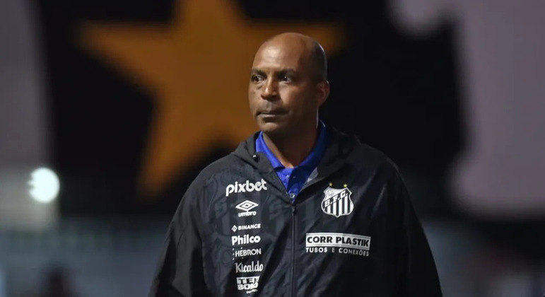 Orlando Ribeiro em ação pelo Santos